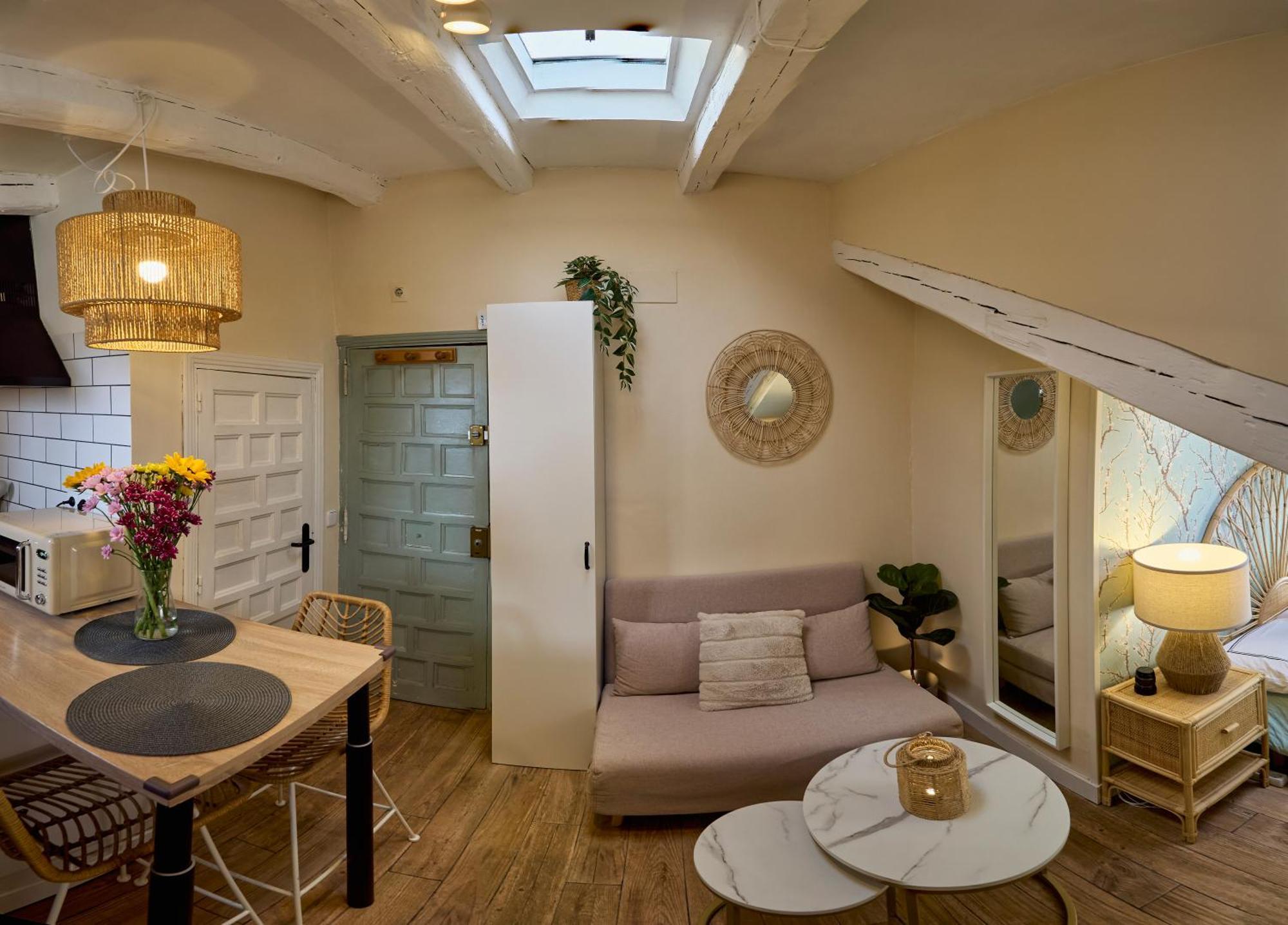Encantador Atico En El Centro De By Bebalmy Apartamento Madrid